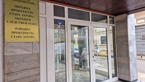 Мъж е обвинен за умишлено блъскане на бившата си съпруга с кола в Обручище