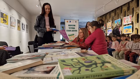 Радостина Николова представя новата си книга пред третокласници