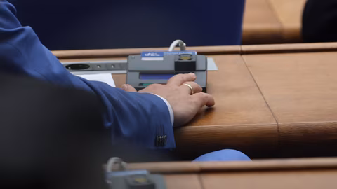 Парламентът прие на първо четене промени за улесняване на закриването на висши училища