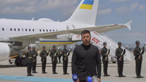 Зеленски нарече руската делегация "бутафорна" преди преговорите в Анкара