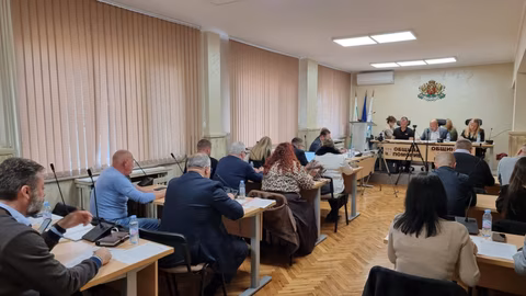 Общинският съвет в Поморие прие промени в транспорт и паркиране