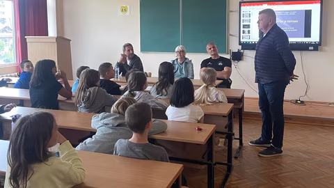 Легендарни спортни личности се срещнаха с ученици в Перник преди 17 май