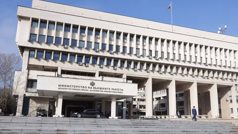 България връчи протестна нота на посланика на Северна Македония заради поругани символи