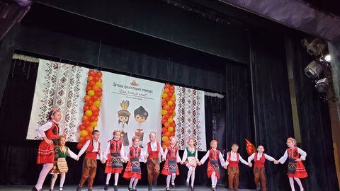 Конкурсът "Дай, бабо, огънче!" събира 980 участници в Перник