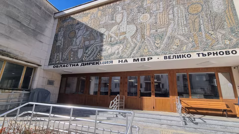 Полицията във Велико Търново задържа двама за домашно насилие в неделя