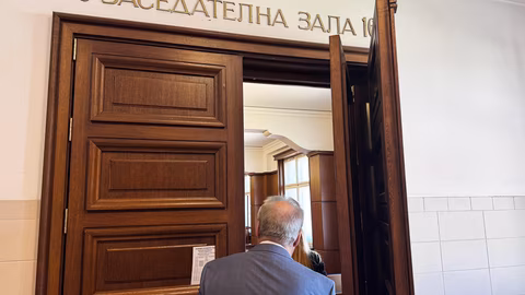 Съдебна експертиза потвърди подписите на Янка Ушколова по дело за апартамент в "Редута"