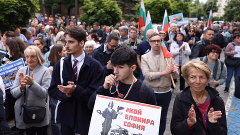Граждани протестират в София в подкрепа на кмета Васил Терзиев