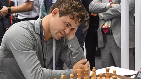 Магнус Карлсен изигра рекордна онлайн партия срещу 143 000 играчи на 4 април