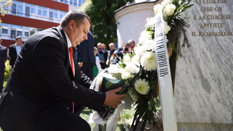 В София откриха паметник в чест на служителите на "Пирогов" за COVID-19