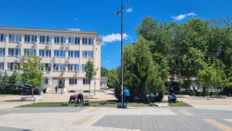 През април 415 души започнаха работа в област Търговище