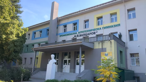 Двама възрастни нападнаха ученици в Професионалната агротехническа гимназия в Бяла Слатина