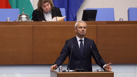 Костадин Костадинов иска разследване на Димитър Радев за държавна измяна