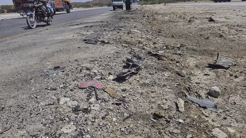 Взрив в училищен автобус в Белуджистан уби 5 души и обостри напрежението с Индия