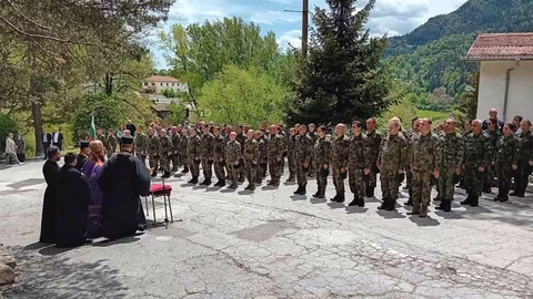 Военнослужещи в Смолян честват храмовия празник на "Св. св. Константин и Елена"