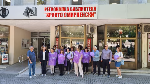 Служители от библиотеката в Хасково протестират за по-голям бюджет за култура