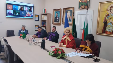 ВУАРР отличи академични постижения по случай 24 май