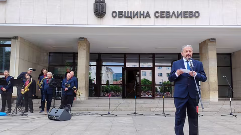 В Севлиево отличиха най-изявените зрелостници на Деня на Кирил и Методий