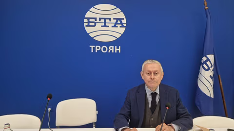 Д-р Соломон Паси предлага българската азбука да се нарича "българица"