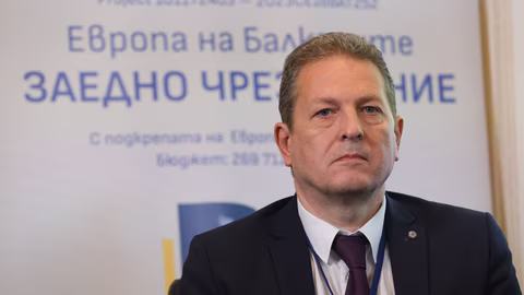 Ректорът на Бургаския свободен университет проф. Милен Балтов говори на конференцията във Вършец