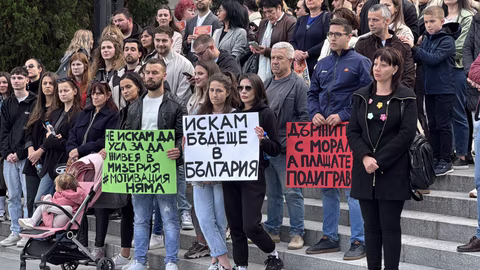 Медицински специалисти в Стара Загора протестират за по-високи заплати и по-добри условия