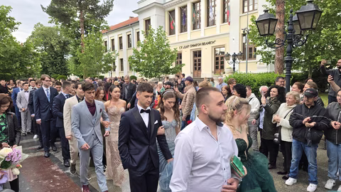 Родители във Видин сигнализират за разхищения при организацията на абитуриентските балове