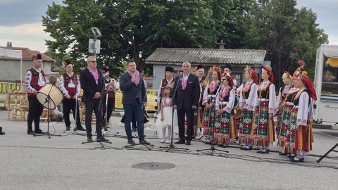 Петър Костадинов получи наградата "Пазител на традициите в розопроизводството" в Гурково