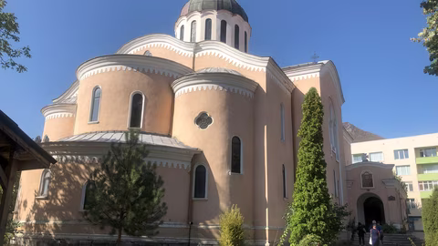 Младежкият хор "Развитие" и "Орфей" свирят православна музика във Враца