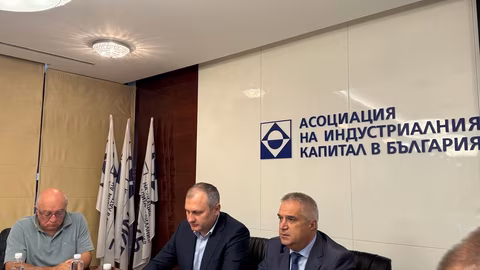 Валентин Мундров въвежда задължителен КЕП за държавните служители