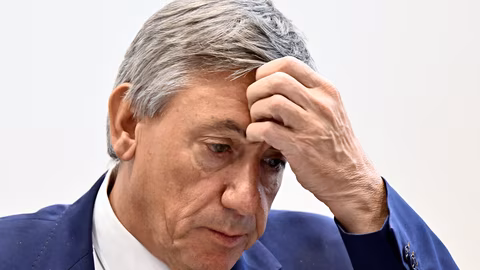 Критики срещу съветник на Ян Ямбон за разкриване на данъчни детайли на платена лекция