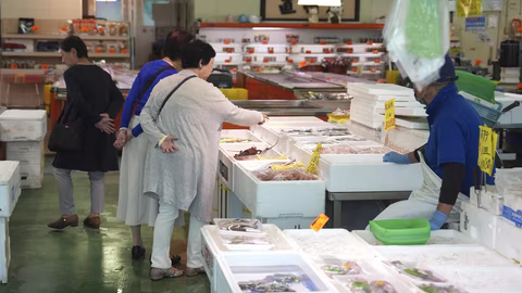 Китай се съгласи да възобнови вноса на японски морски продукти
