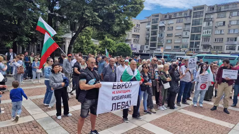 Стотици в Пловдив протестираха срещу въвеждането на еврото в България