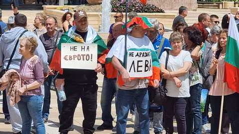 Около 500 души в Ямбол протестират срещу въвеждането на еврото
