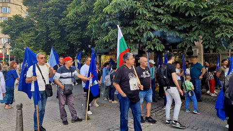 Протест на лекари специализанти блокира центъра на София с искания за по-добри условия