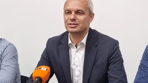 Костадин Костадинов настоява за отлагане на гласуването по доклада за Северна Македония