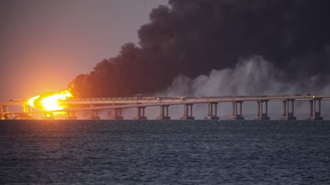 ССУ нанесе значителни щети на руския Кримски мост чрез подводна експлозия