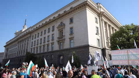 Граждани подкрепят "Възраждане" с протест срещу приемането на еврото