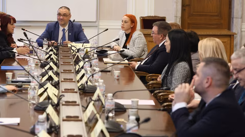 Депутатите одобриха преобразуването на ВУЗФ в университет по застраховане и финанси