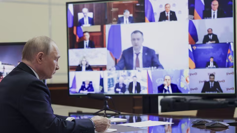 Владимир Путин обвинява украинските атаки на мостове в тероризъм и саботаж