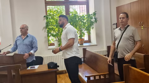Двамата обвинени за нападението над журналисти в Хасково отрекоха вината си