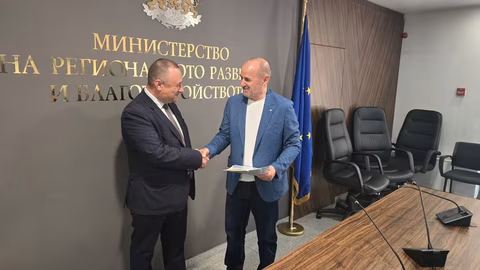 Иван Иванов и Николай Тонев подписаха договори за 6,5 млн. лева инфраструктура в Гълъбово