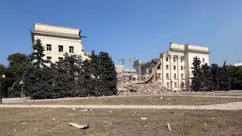 Володимир Зеленски осъди руските въздушни удари по администрацията в Херсон