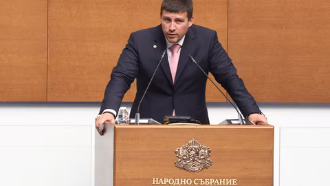 Остър конфликт между Михайлов и Костадинов в парламента доведе до наказание