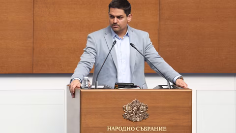 Радостин Василев алармира за опасни конфликти в Народното събрание