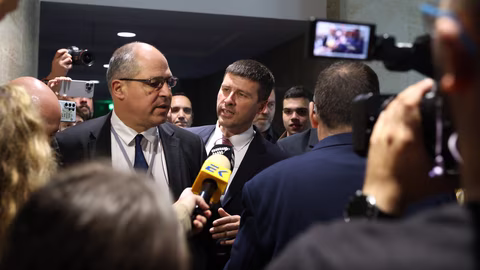 Обострени пререкания между "Величие" и "Възраждане" в парламента