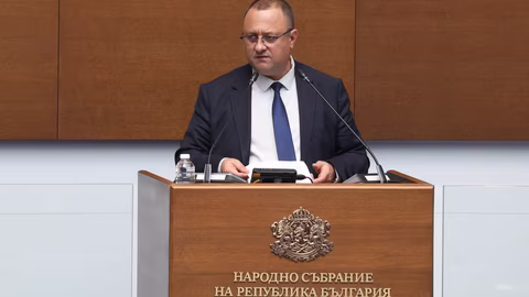 Министър Иванов обяви започването на обновяване на маркировката в прохода Петрохан