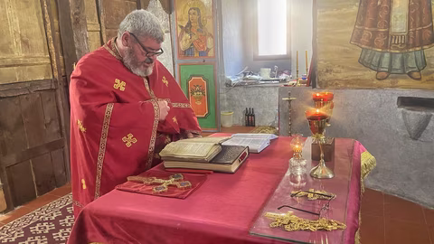 Обща заупокойна панихида за Черешова задушница в храм "Св. Николай Мирликийски" в Трън
