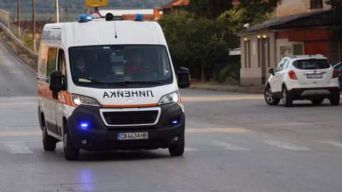 Камък падна върху автомобил на "Самоковско шосе", пострада мъж