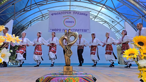 Над 250 танцьори се включиха във фестивала "Хоро под Стратеш" в Ловеч