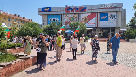 Протест във Враца настоява за запазване на българския лев и референдум
