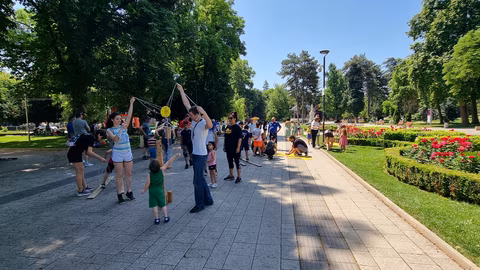 Семейни спортни игри в Градската градина укрепват връзките и здравето